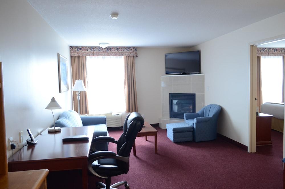 Quality Inn & Suites Edmonton International Airport Ледук Экстерьер фото