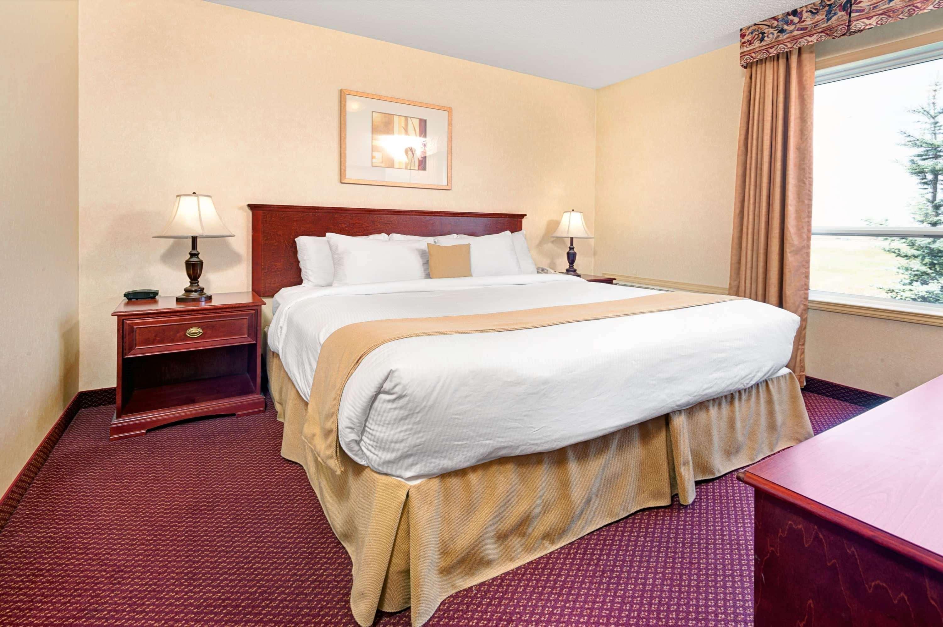 Quality Inn & Suites Edmonton International Airport Ледук Экстерьер фото