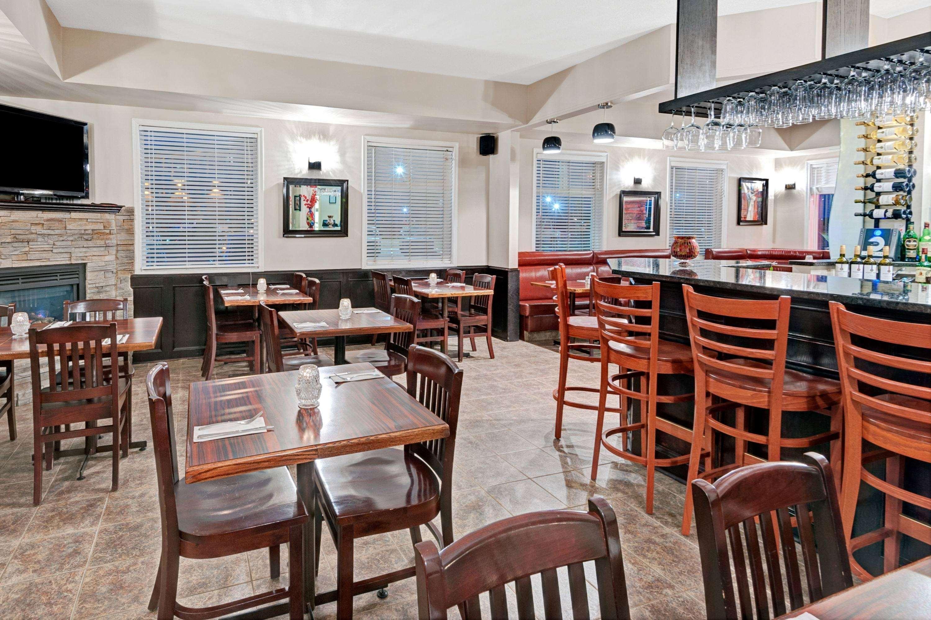 Quality Inn & Suites Edmonton International Airport Ледук Экстерьер фото