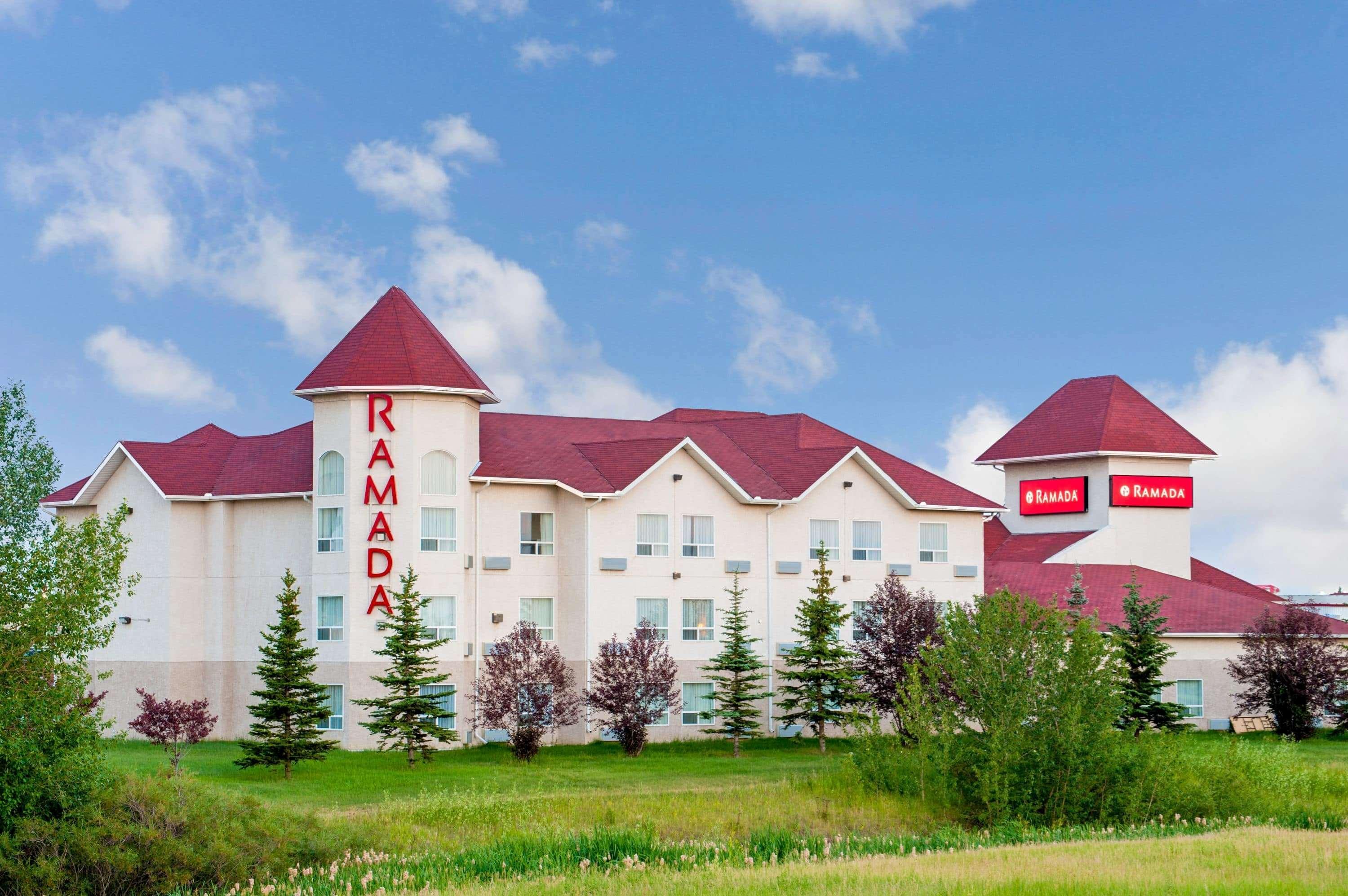 Quality Inn & Suites Edmonton International Airport Ледук Экстерьер фото