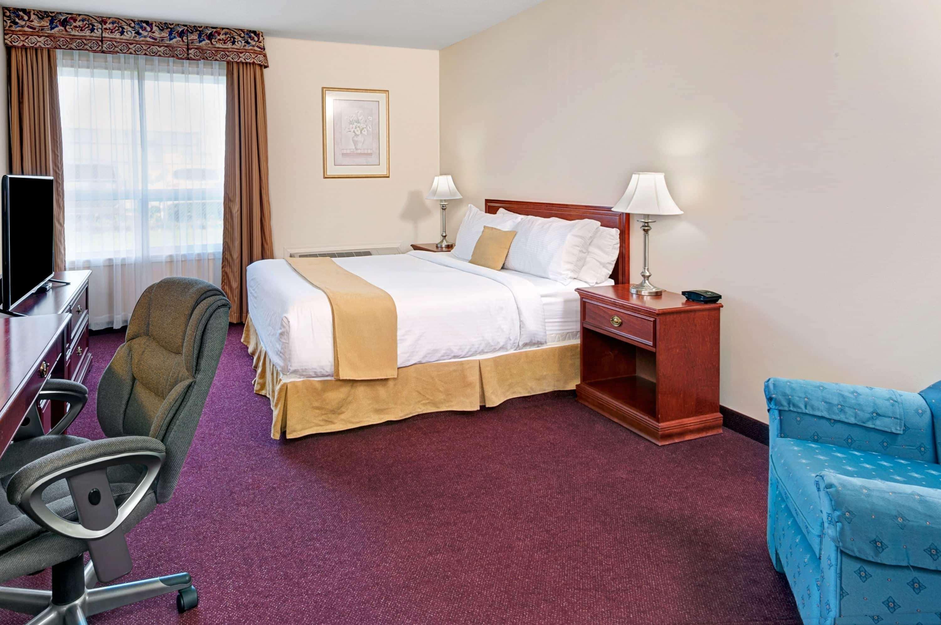 Quality Inn & Suites Edmonton International Airport Ледук Экстерьер фото