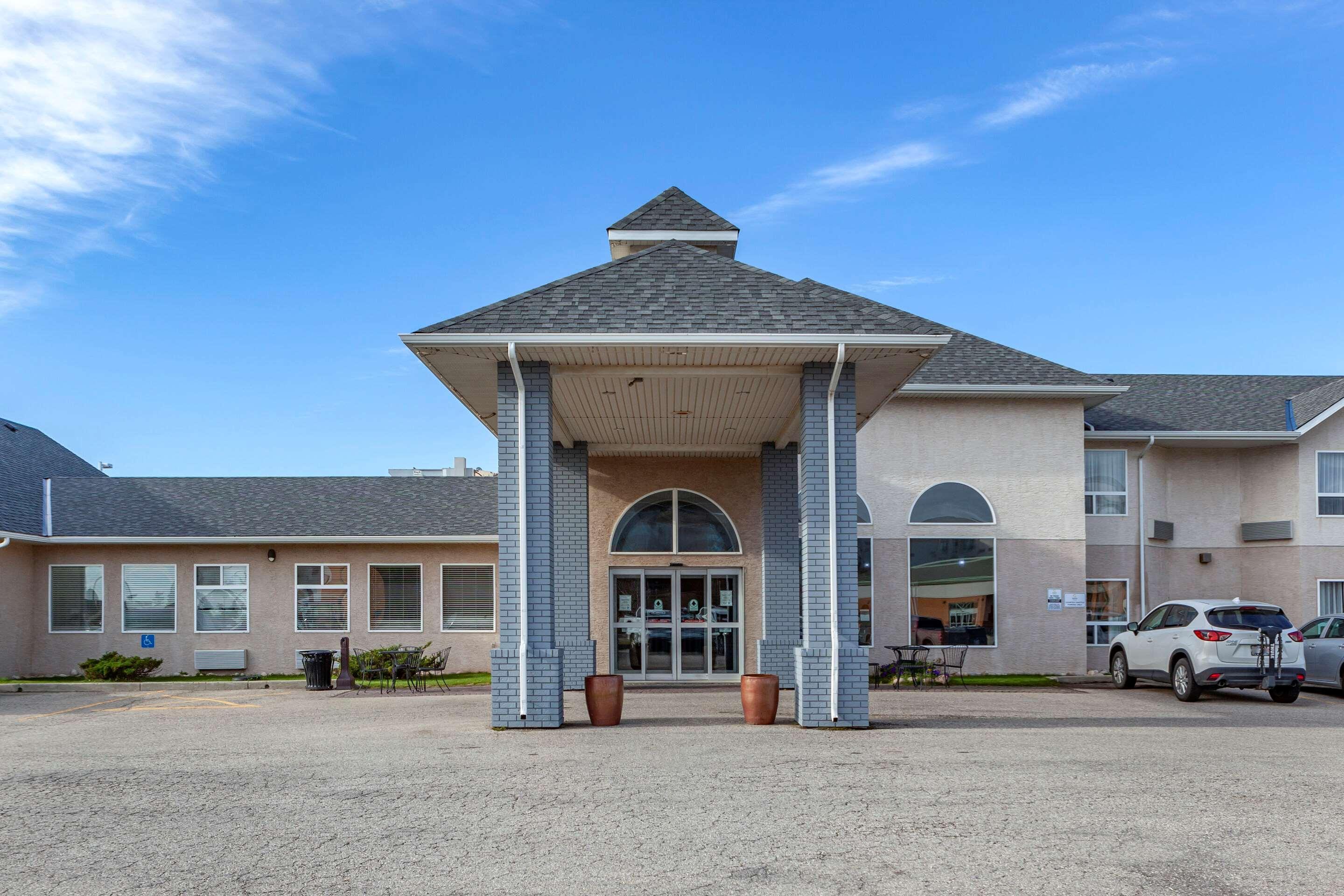 Quality Inn & Suites Edmonton International Airport Ледук Экстерьер фото