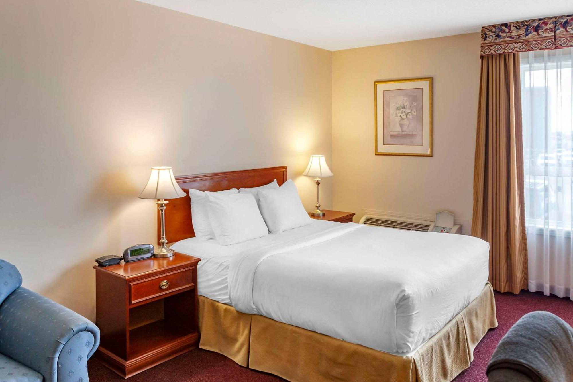 Quality Inn & Suites Edmonton International Airport Ледук Экстерьер фото