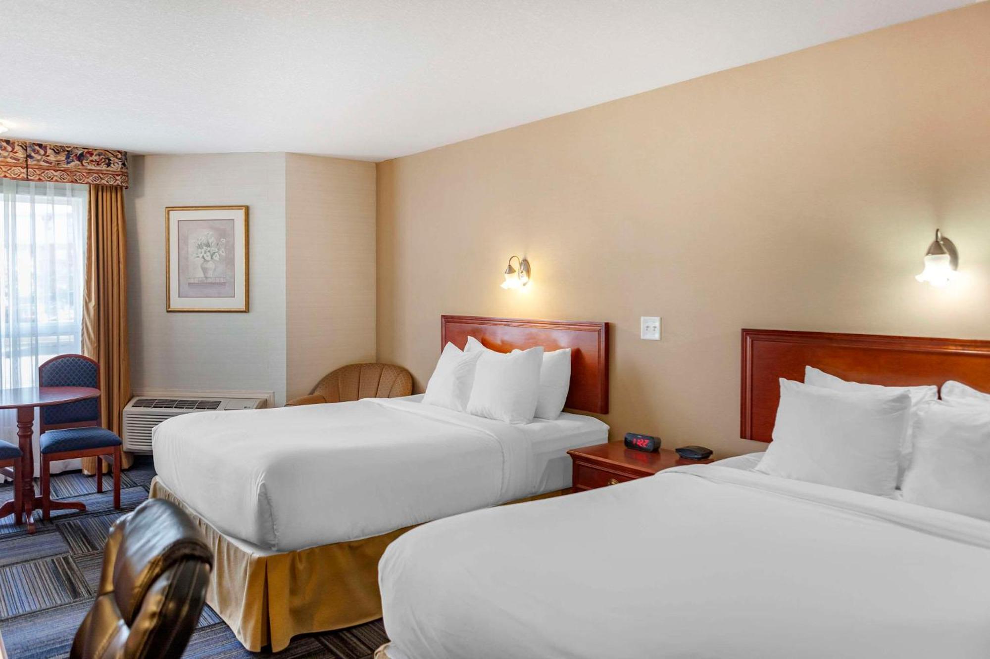 Quality Inn & Suites Edmonton International Airport Ледук Экстерьер фото