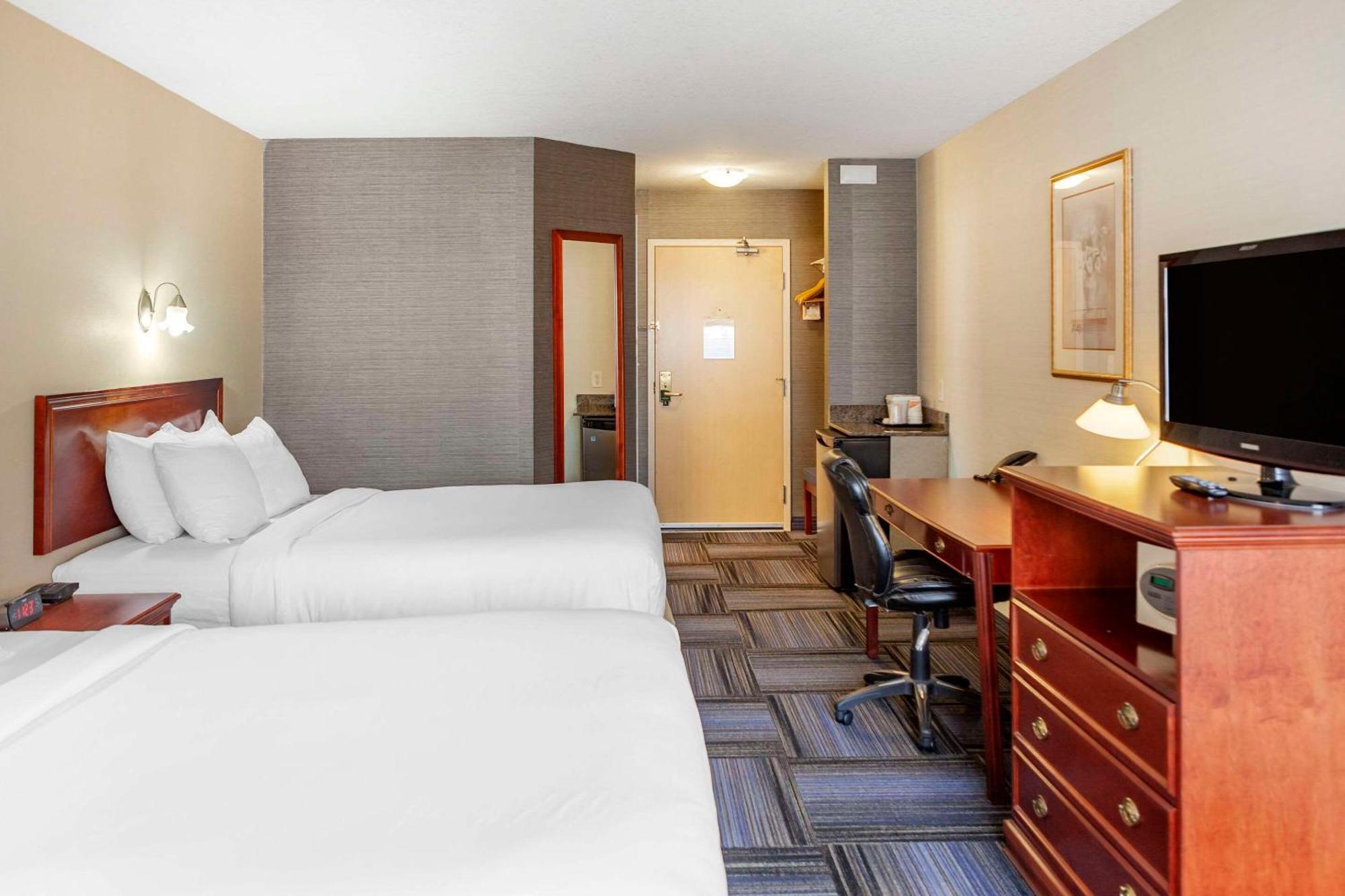 Quality Inn & Suites Edmonton International Airport Ледук Экстерьер фото