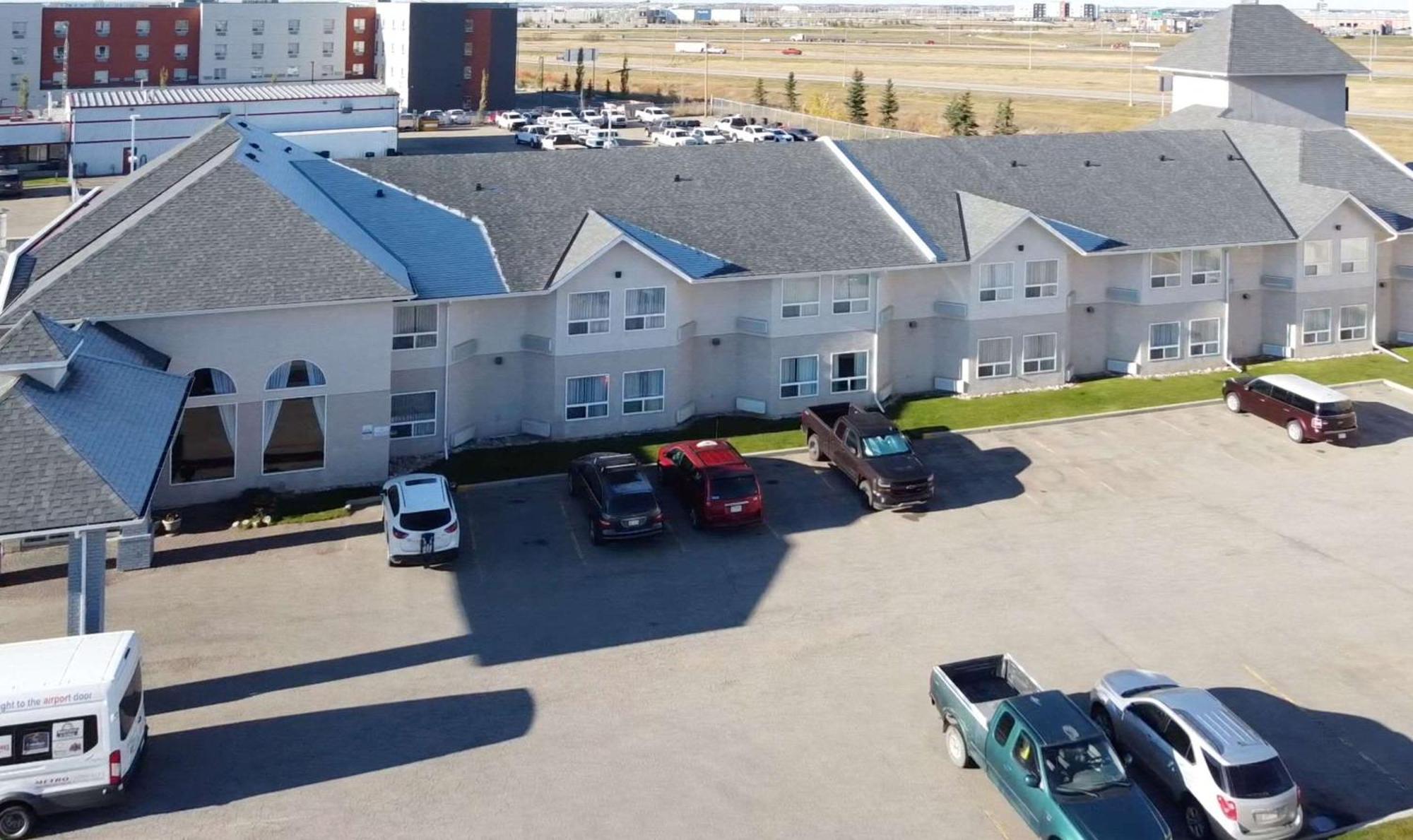 Quality Inn & Suites Edmonton International Airport Ледук Экстерьер фото