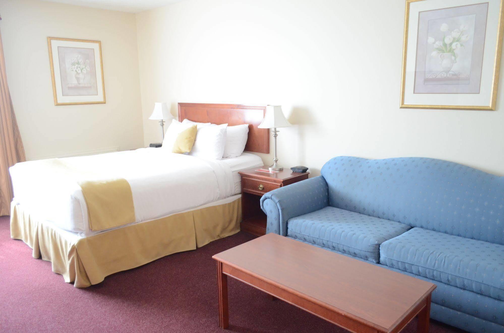 Quality Inn & Suites Edmonton International Airport Ледук Экстерьер фото