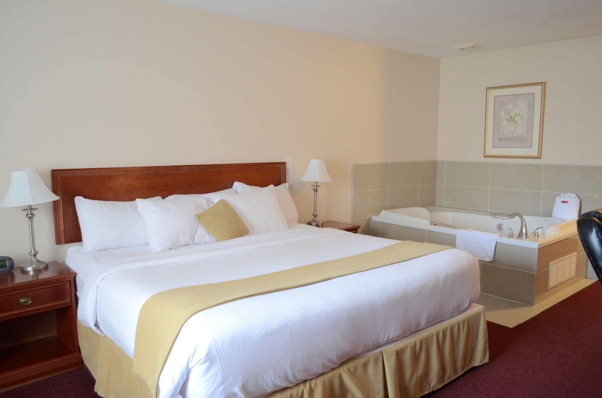 Quality Inn & Suites Edmonton International Airport Ледук Экстерьер фото
