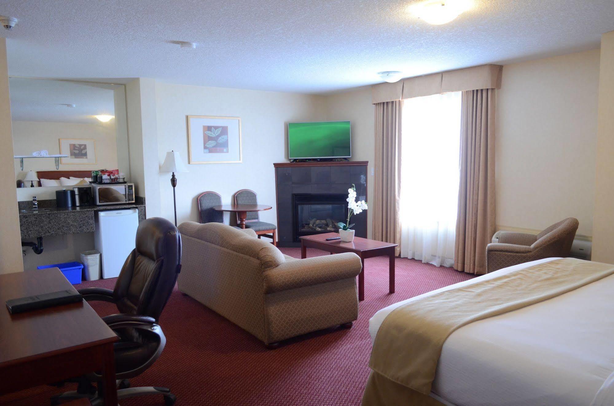 Quality Inn & Suites Edmonton International Airport Ледук Экстерьер фото