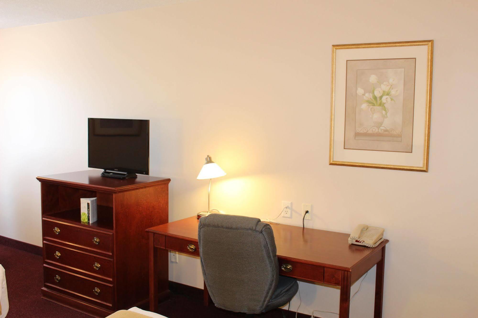 Quality Inn & Suites Edmonton International Airport Ледук Экстерьер фото