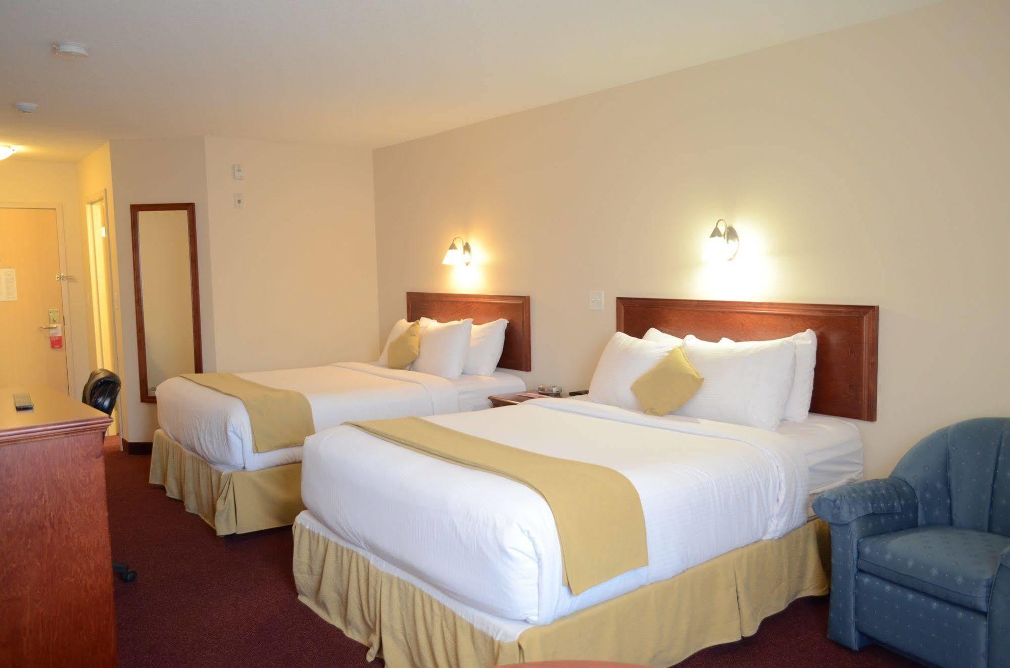 Quality Inn & Suites Edmonton International Airport Ледук Экстерьер фото