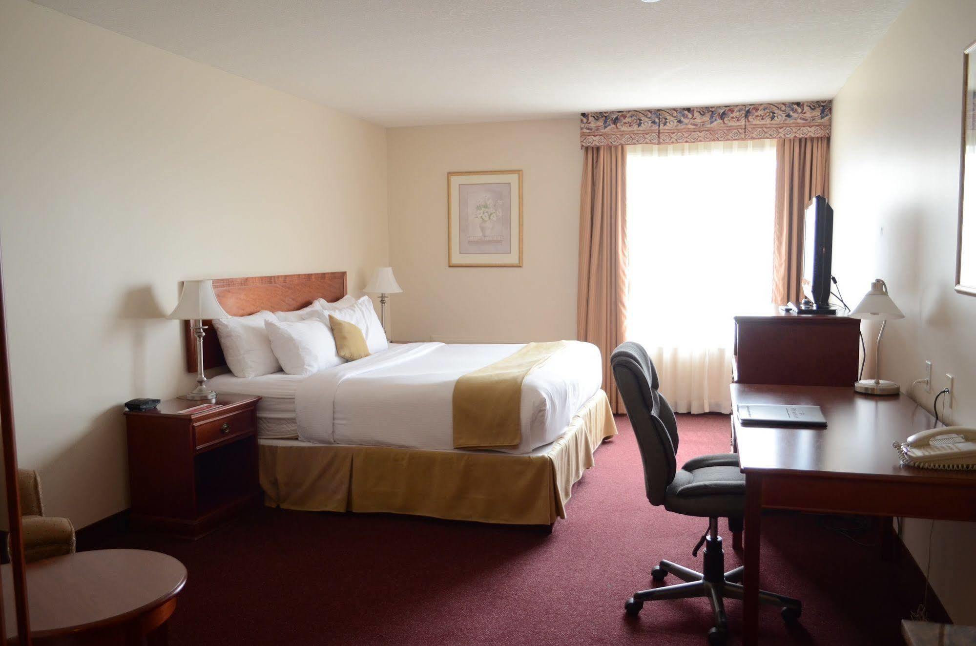 Quality Inn & Suites Edmonton International Airport Ледук Экстерьер фото